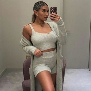 SKIMS Aqua 2 Piece Cozy Knit Matching Set Tank Top & shorts S/M